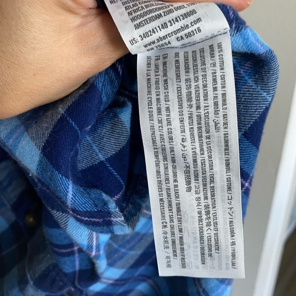 HOLLISTER Blue and pink fitted flannel. Size small. Soft material. - Picture 4 of 4